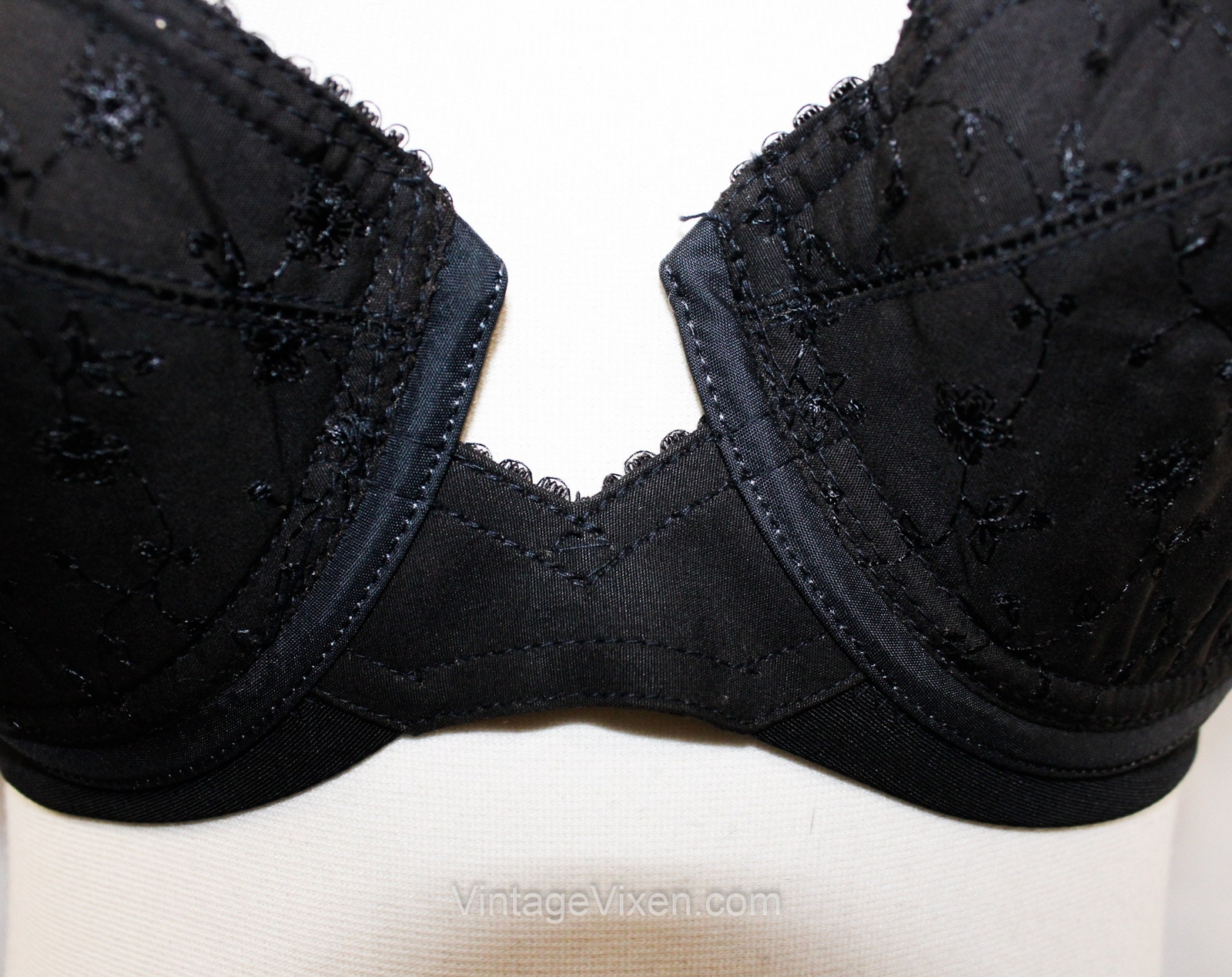 1960s Black Bra – Bond Girl Sexy Pin-Up – 36A Demi Cup Plunge Underwire Bra NOS