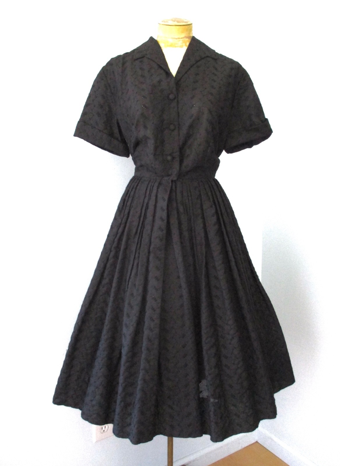 NICE Vtg 50s Rockabilly Black Embroidered Eyelet Lace Vines Shirtwaist Dress 18