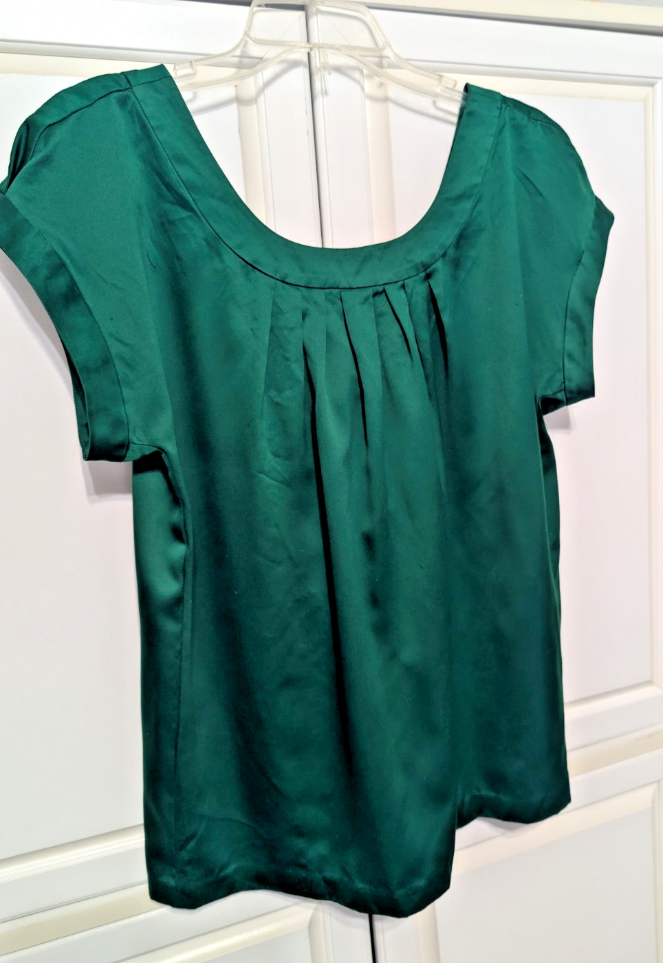 Banana Republic Top Blouse Shirt Large Emerald Green Satin Cap Sleeve Tie Bow
