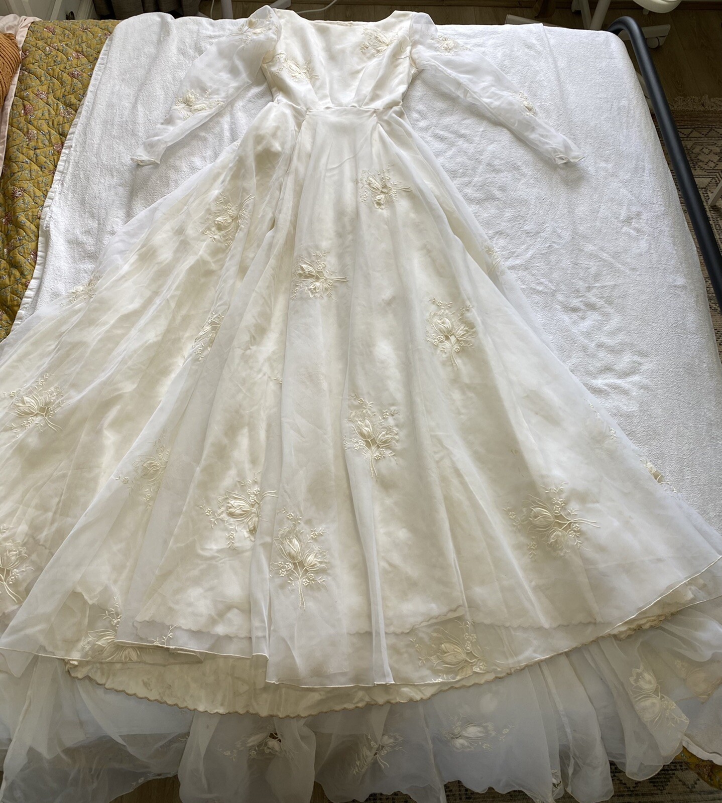 SATIN LACE Sz XXS (AU 4 – 6)Vintage 1950s Ivory BRIDAL WEDDING DRESS GOWN Sleeve
