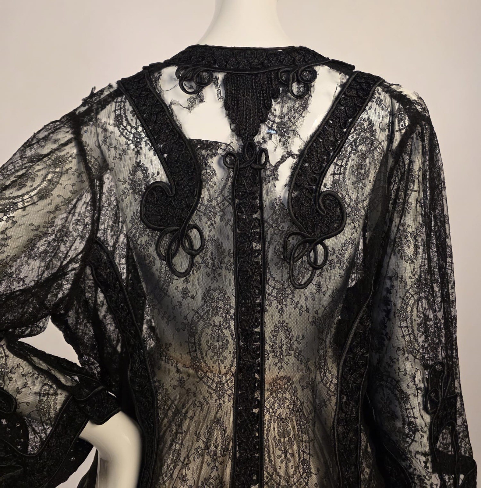 VICTORIAN 19TH C BLACK SILK CHANTILLY LACE JACKET AS ACQUIRED FOR STUDY PATTERN