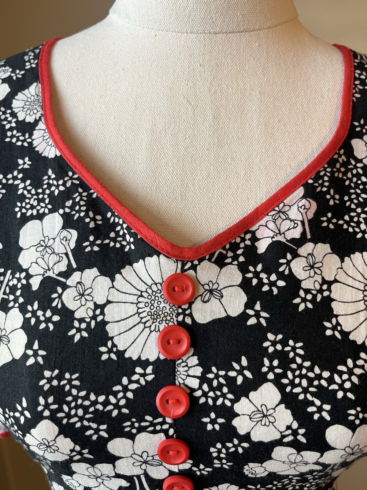 Vintage 70s DARLING OF MELBOURNE Prairie Maxi Dress Black & Red floral – size 12