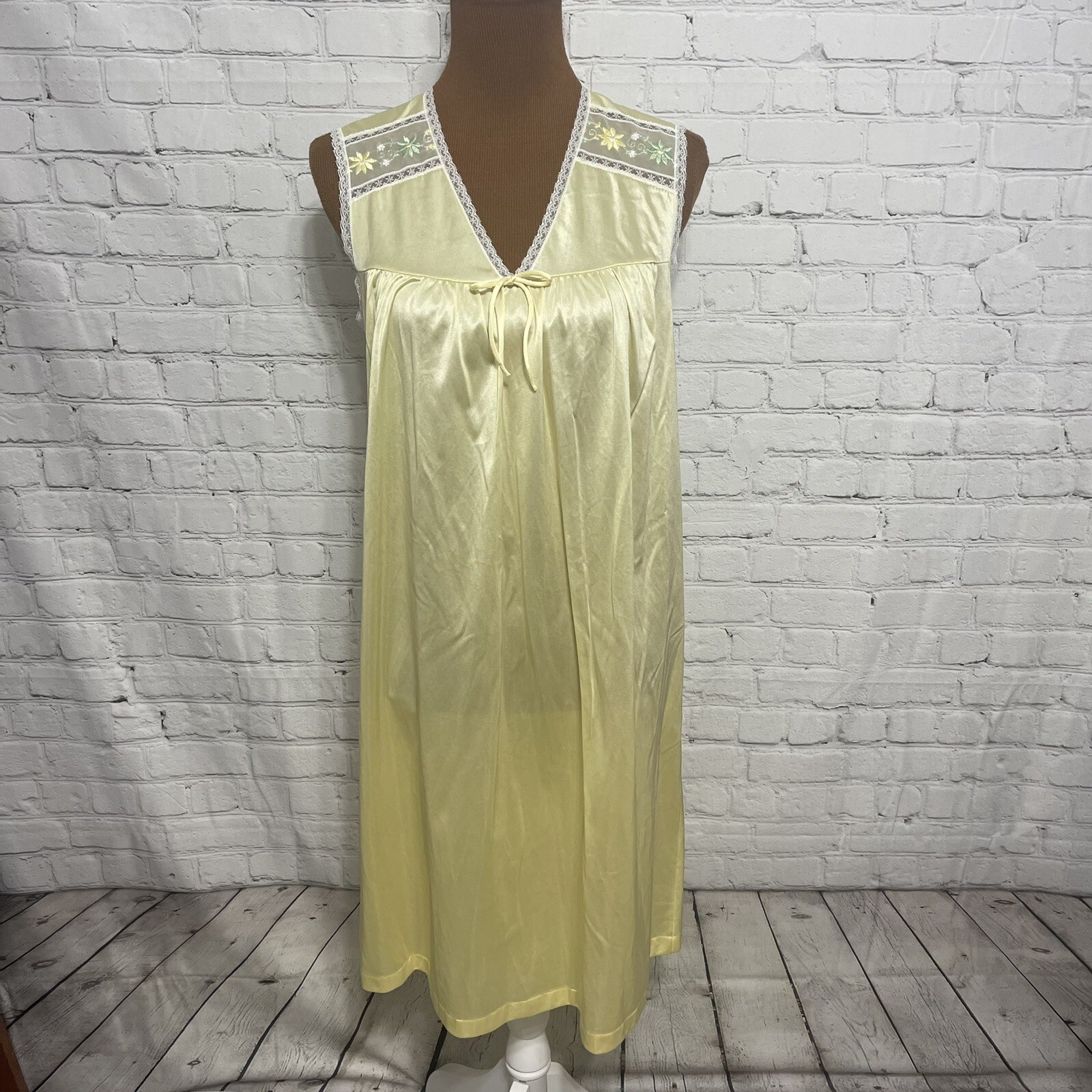 Vtg JC Peony Jolie Two Nylon Antron Yellow V-neck Nightgown 3/4 Length Size S