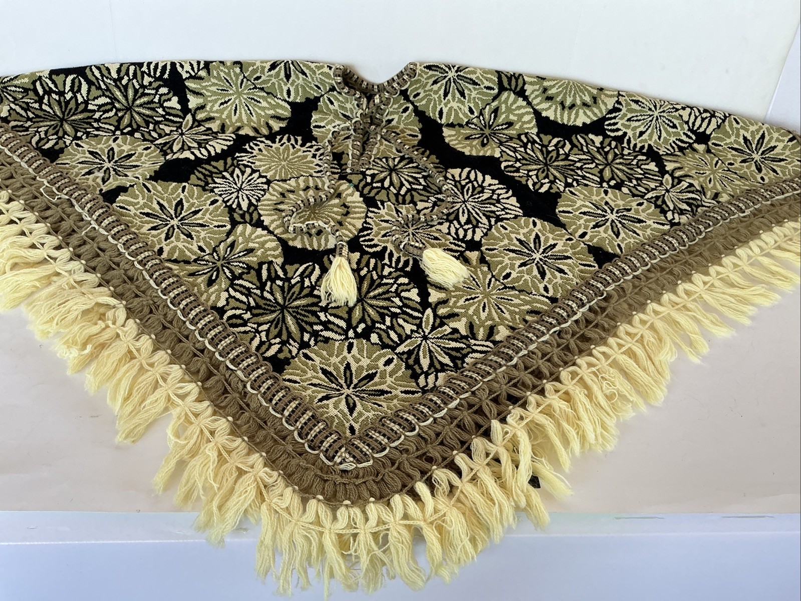 Vintage Reversible Groovy Psychedelic Flower Star Knit Tapestry Fringe Poncho