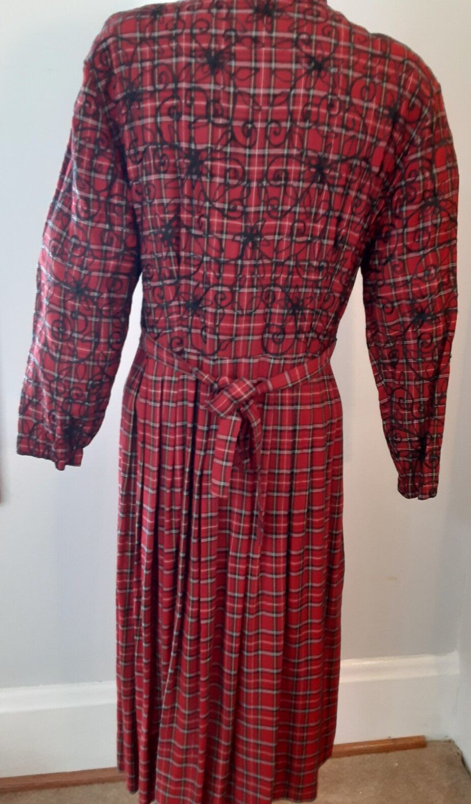 COUNTRY WEAR CLOTHING CO. DRESS SCOTCH PLAID RED BLACK EMBROIDERY SIZE 8P B=36