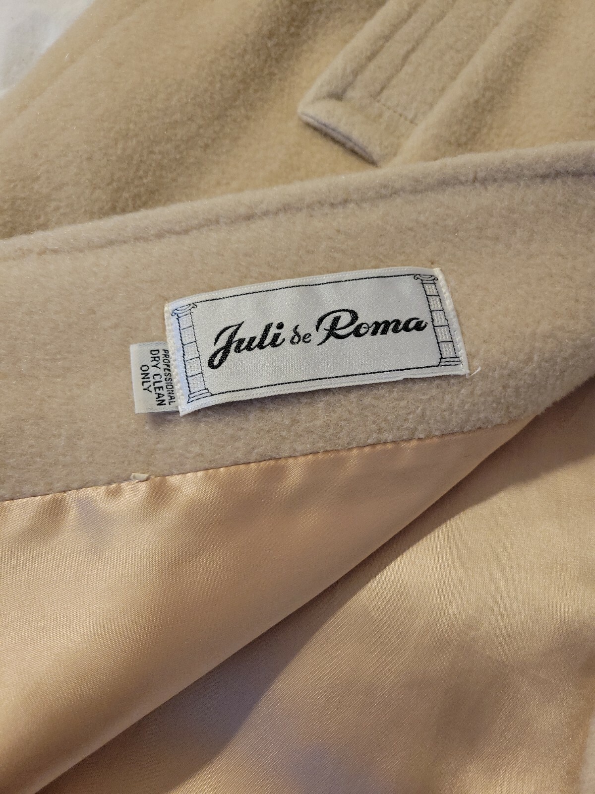 BEAUTIFUL Vintage Juli De Roma Wool Coat, Stevens Forstmann Fabric, 22″ pit-pit