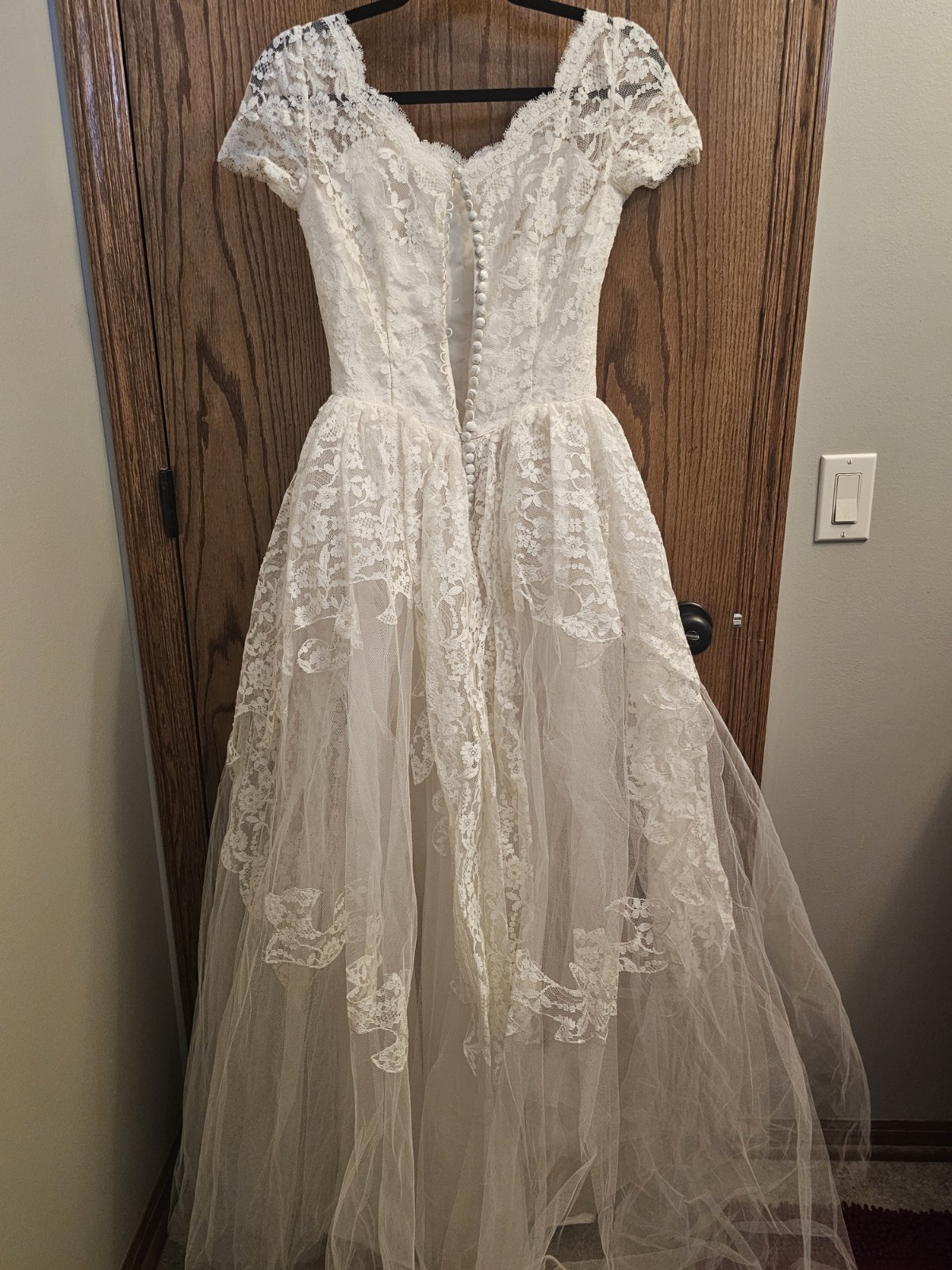 Vintage 1959 Wedding Dress. Excellent Condition With Gauntlets.