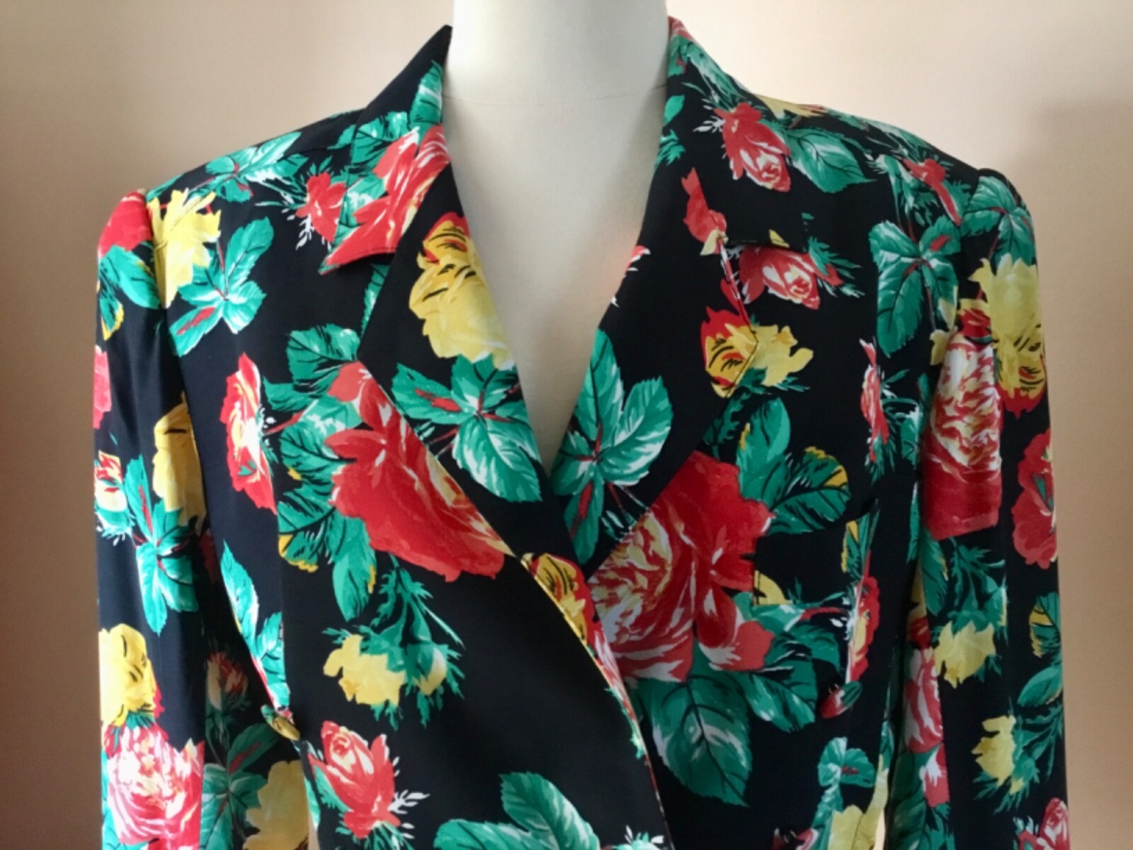 VTG A.B.S. CLOTHING COLLECTION RAYON JACKET SZ SM-PETITE FLORAL ON BLACK USA
