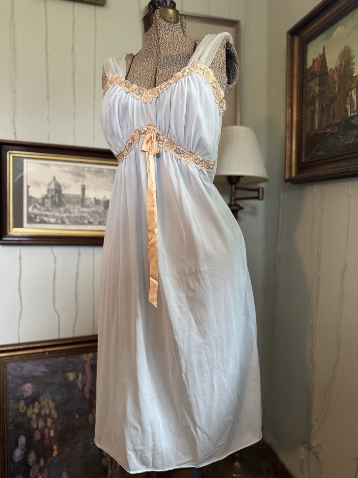 Blue And Gold Vintage Sleep Set – Sabrina Carpenter