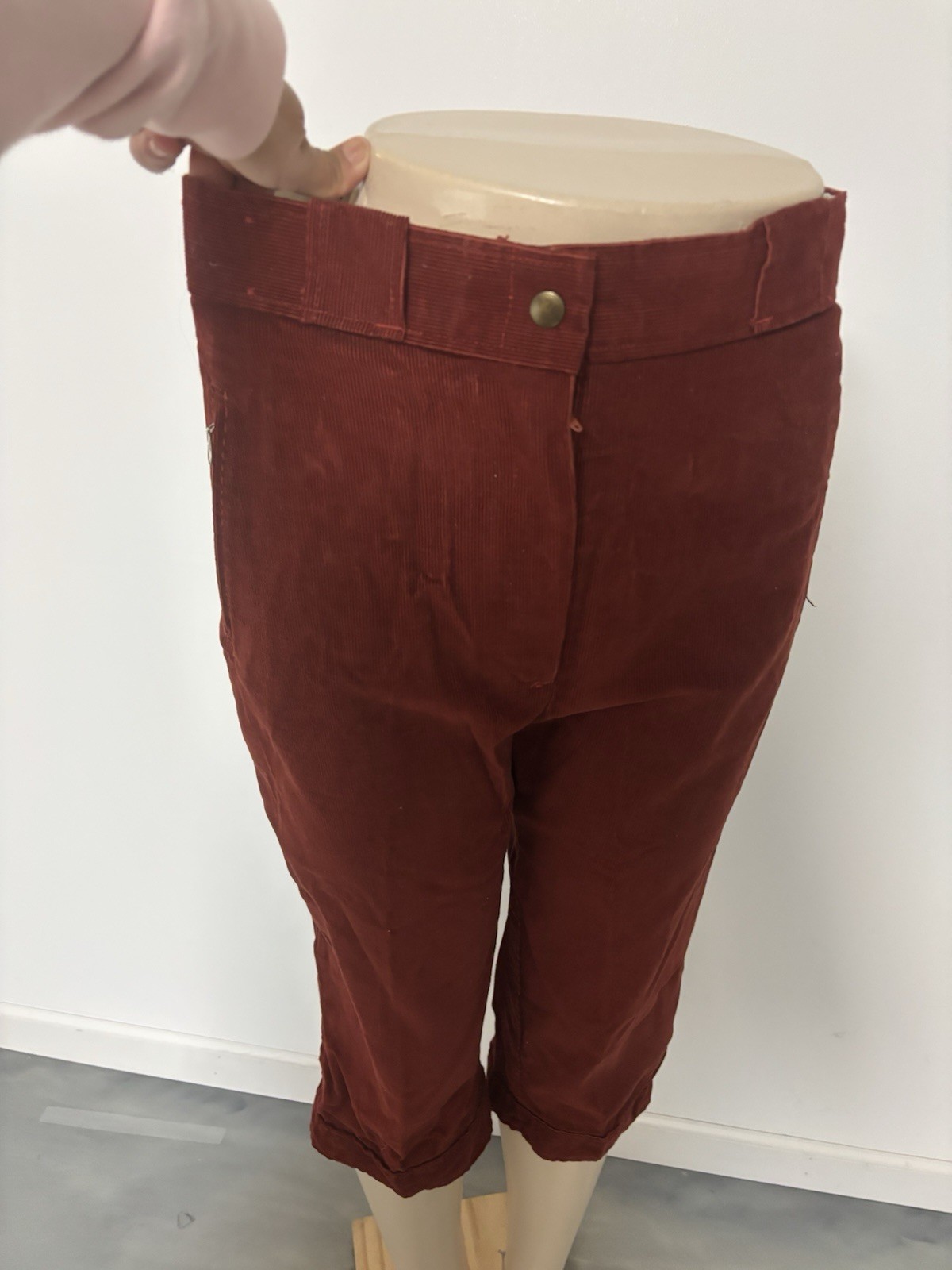 Sunbuster Vintage 1970s Rust Red Corduroy High-waisted Capri Pants by | Small