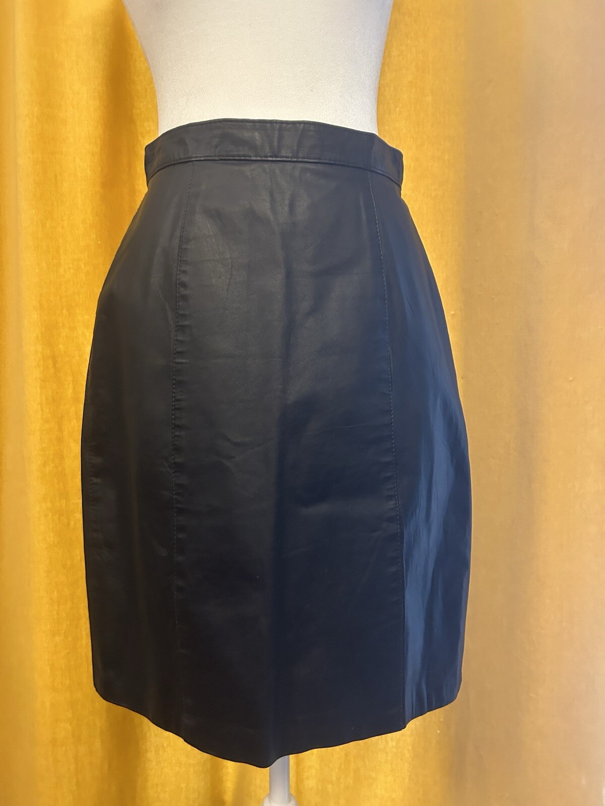 Vintage Comint Leather Skirt 80s Black Small 9/10 Small Argentina
