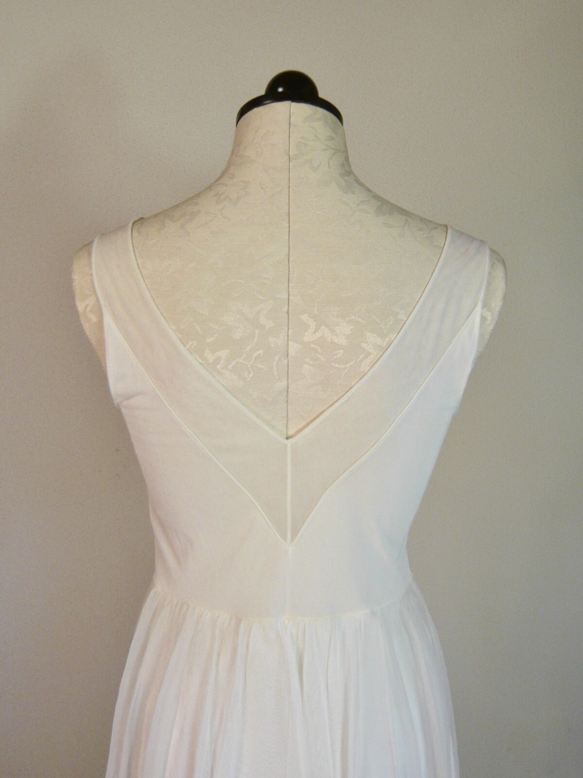 SHADOWLINE vintage early 60s ELEGANT white NYLON GOWN scallops appliques 34