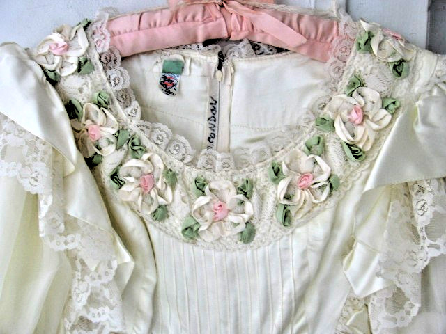 VTG 1980 2pc CREAM GLOSSY SATIN BALL GOWN/LACE-PINK RIBBON FLORAL-9-10-LACE HAT