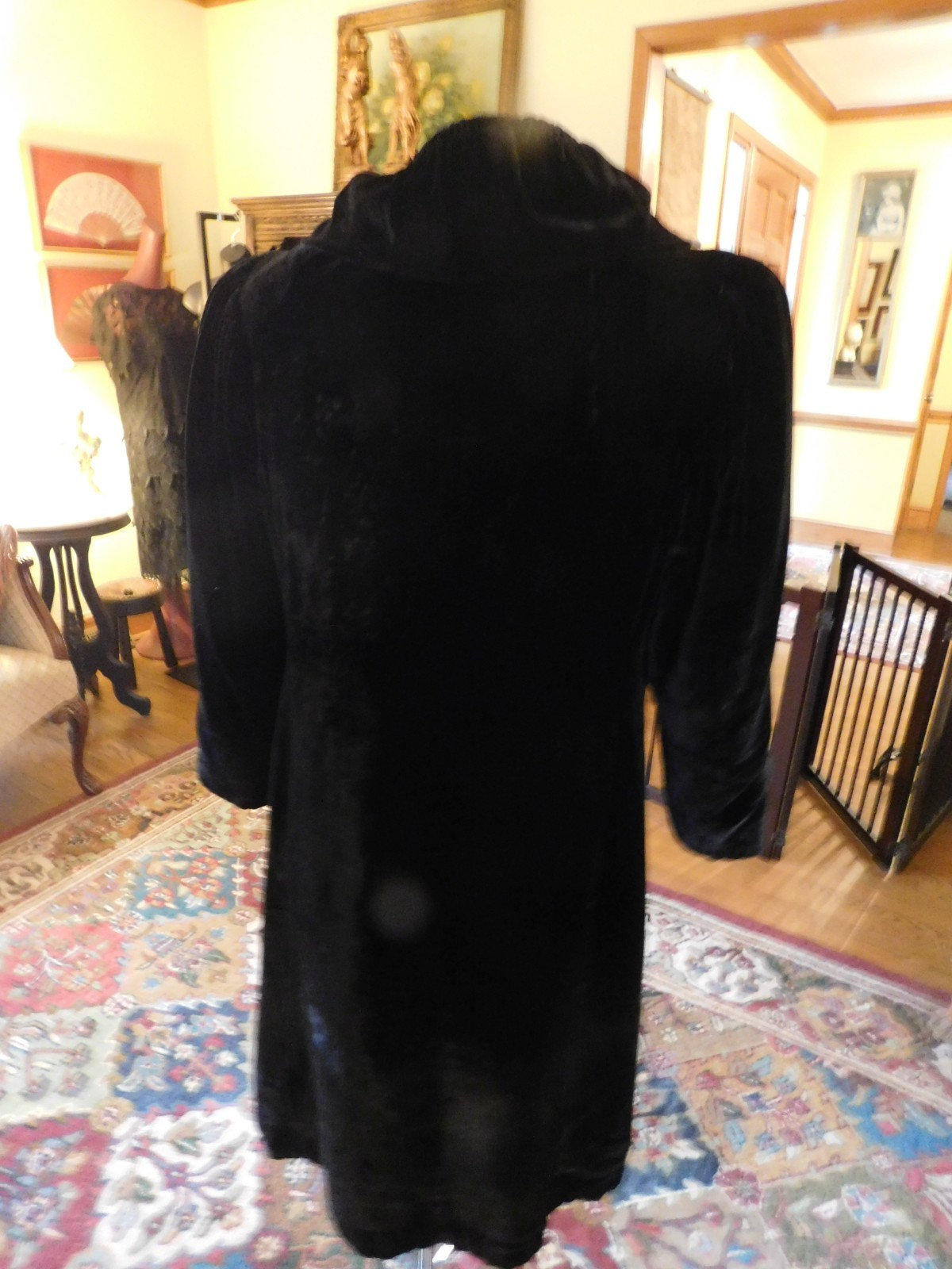 VINTAGE LADIES BLACK VELVET 30’S OPERA COAT S M-L