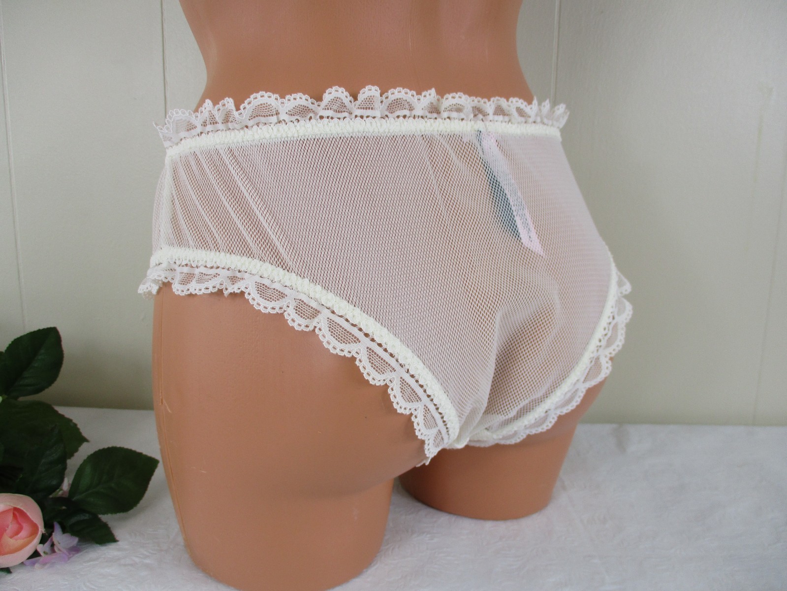VTG Victoria’s Secret Sexy Little Things sz. L Ivory Lace Frilly Panties Bows