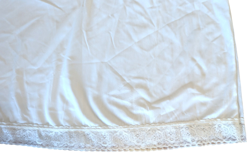 Vanity Fair White Nylon Full Slip Lace Trim Style 10-103 Size 36/42 M/L 22″ Long