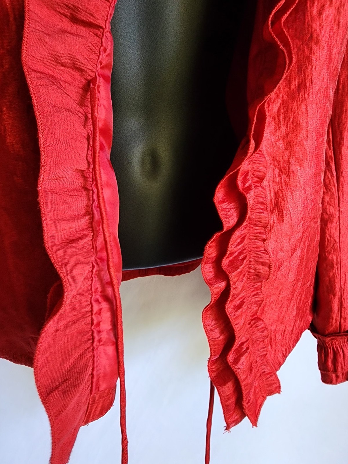 RAFAEL SIZE MEDIUM RED VINTAGE TIE STRAP OVERCOAT 90S RUFFLE RED