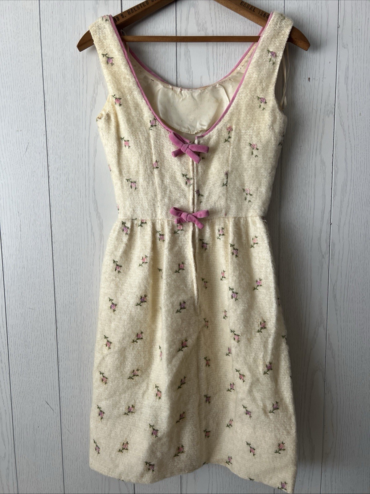 1960’s Rosebud Sheath dress Small Fuzzy Cream & Pink Bows Trim Fitted Read