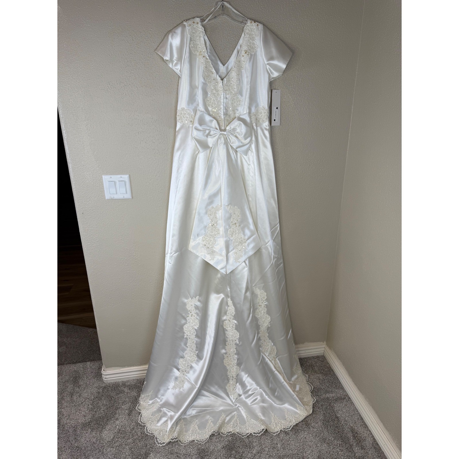 NWT Vintage Wedding Dress Ivory Lace Pearl Bow Train Size 16 Embroidered 90’s