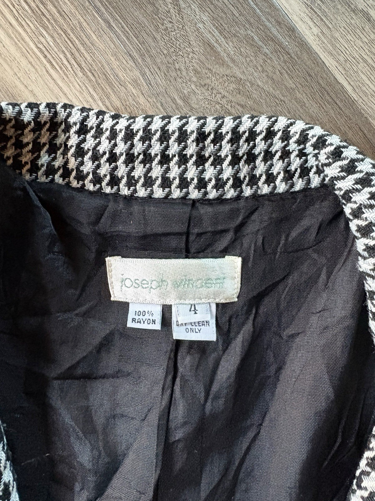 Woman’s 1990’s VTG Houndstooth Blazer Size 4 Black & White 100% Rayon Vintage