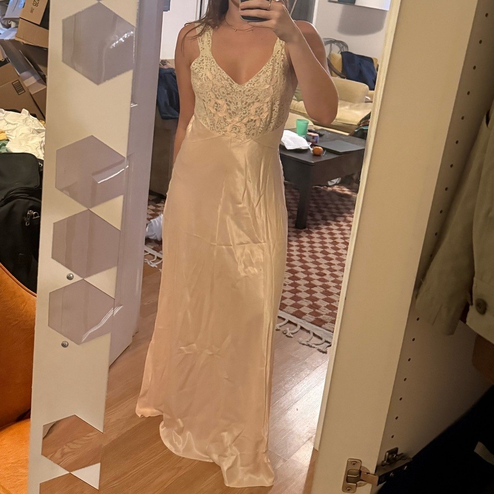 Mondaine 1930s Vintage Lace Silky Nightgown Size 36