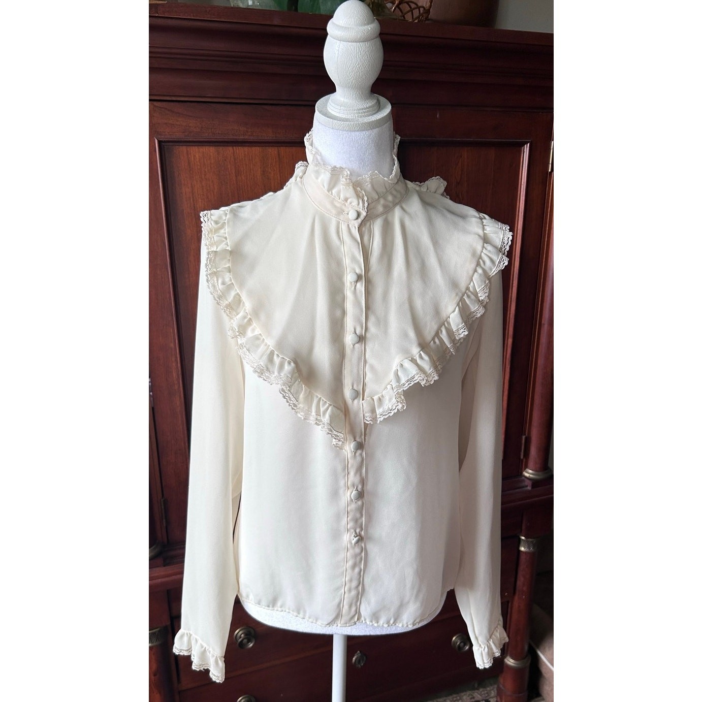 Vintage Alberto Capraro Ivory Ruffle Lace Blouse Size 8 Victorian Revival