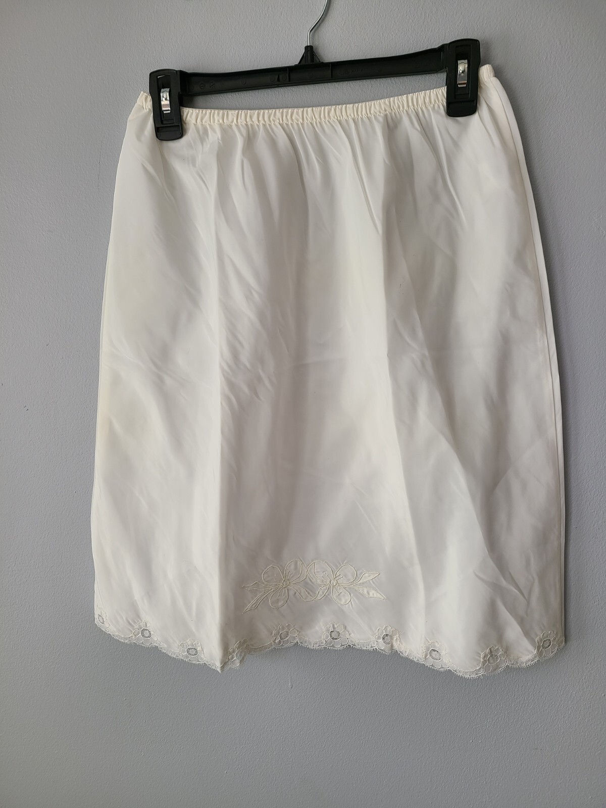 Vintage George Hatab Lingerie Women’s Sz Large Half Slip White w/Lace 23″ L