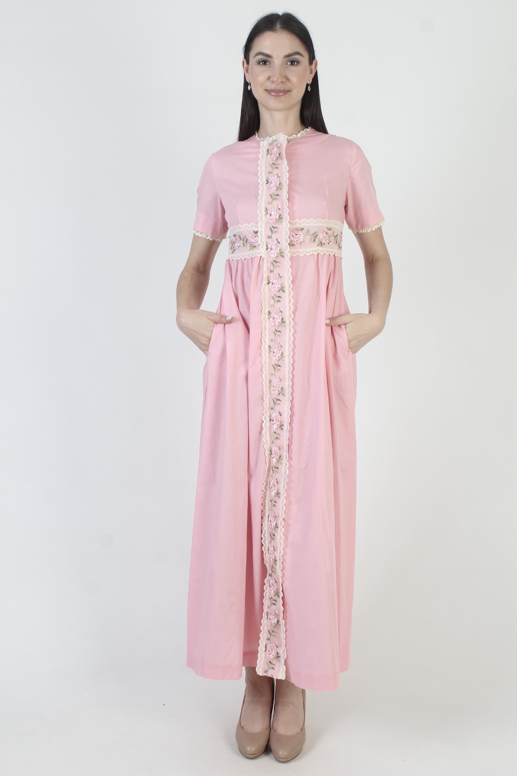Vtg Loungees Pink Nightgown Floral Embroidered Peignoir Evening Pockets Gown