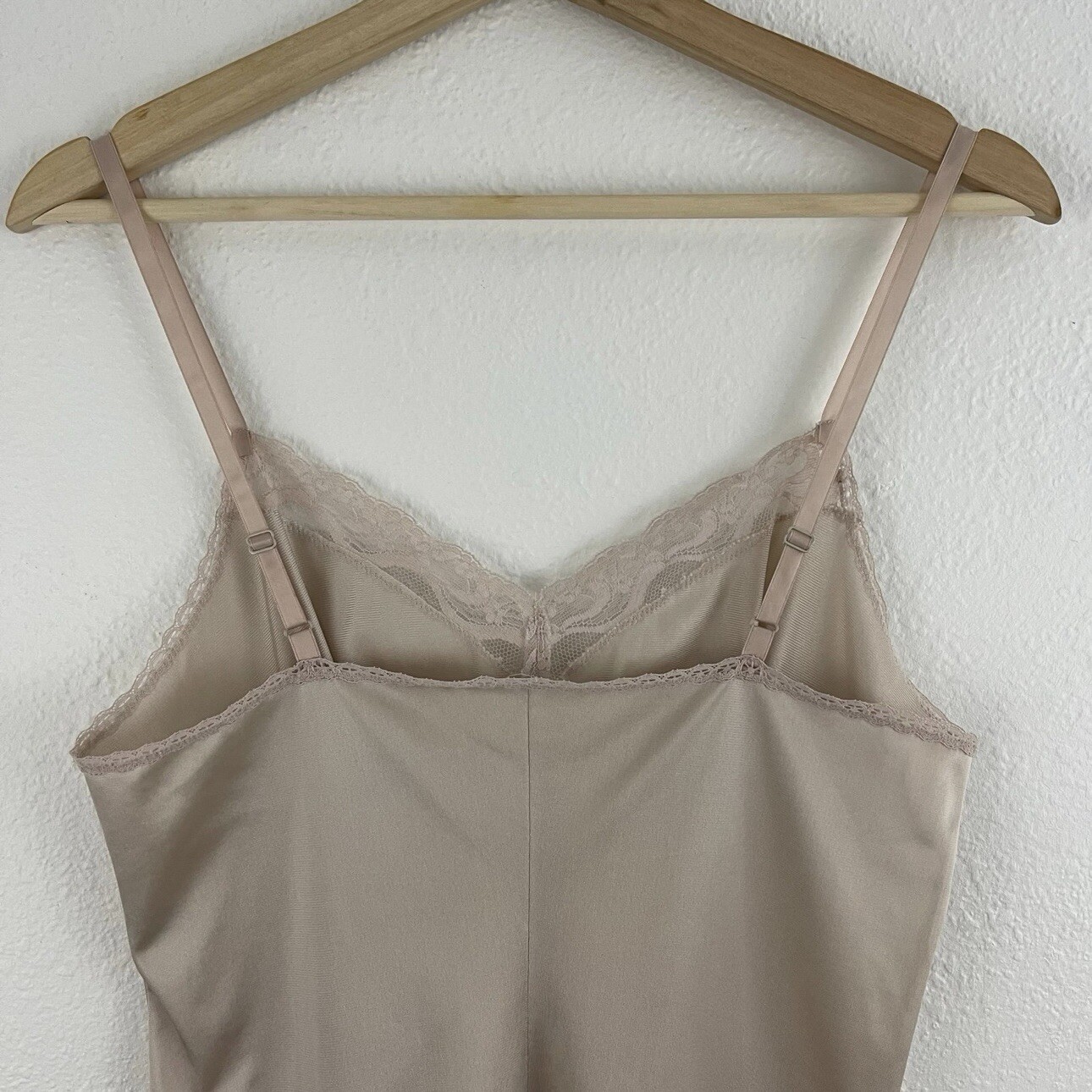 VANITY FAIR Vintage Champange Beige Lace Trim Spaghetti Strap Camisole Top
