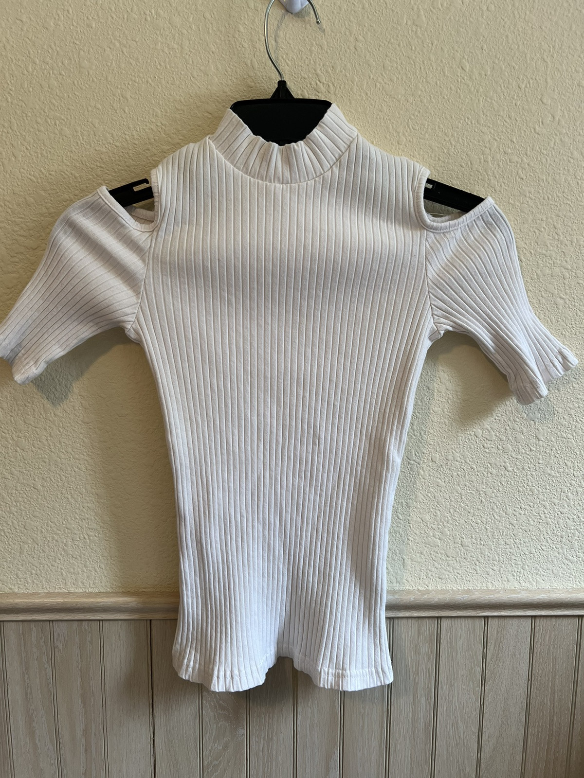 Bongo Vintage 90’s White Ribbed 3/4 Sleeve High Neck Cold Shoulder Top M Y2K