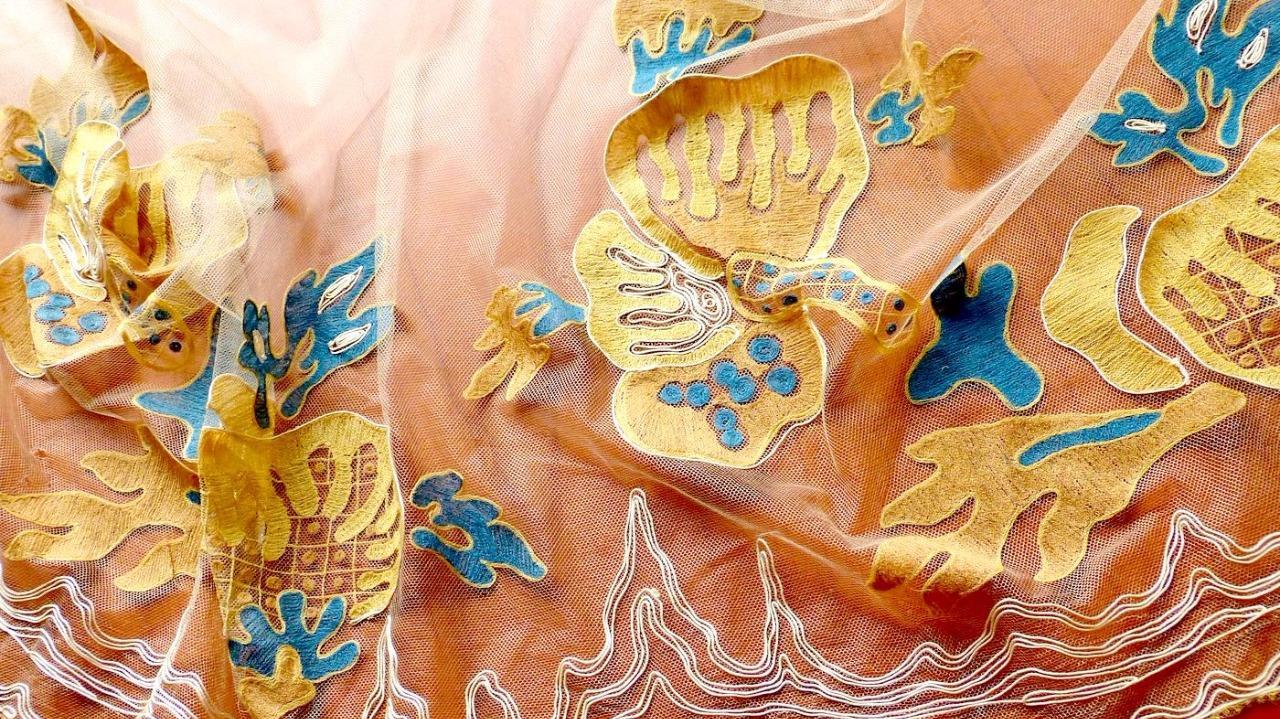 SUPERRARE 1800 GOLDEN SILK TULLE FABRIC W COLORED EMBROIDERY & SOUTACHE 92×38″