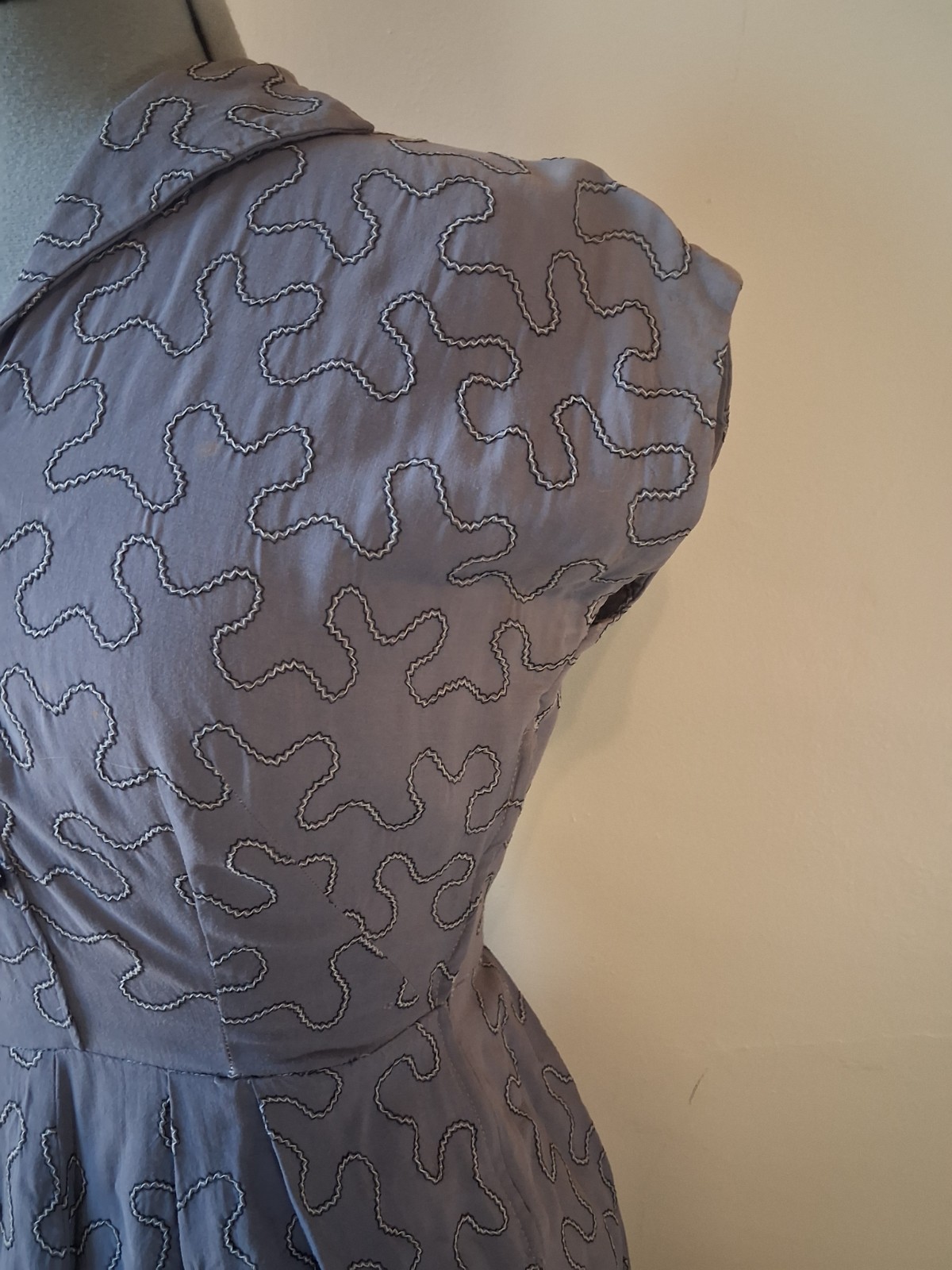 Vintage 1940s Dress, Textured Violet Dress Size Zip Size Small Retro Rockabilly