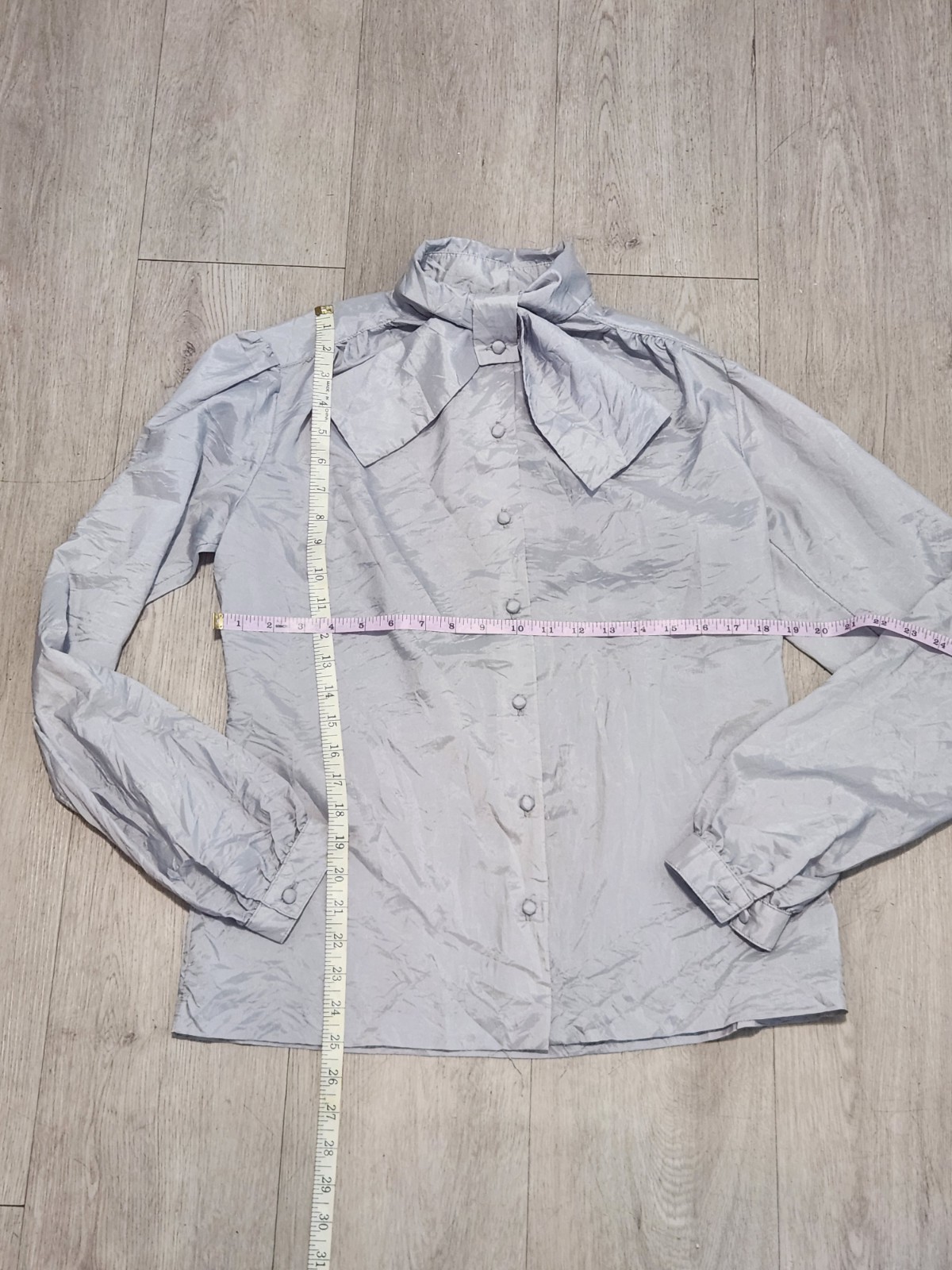 ​Vintage 70s 80s bow Blouse Silver Gray Secretary Tie Neck USA Made ILGWU S M