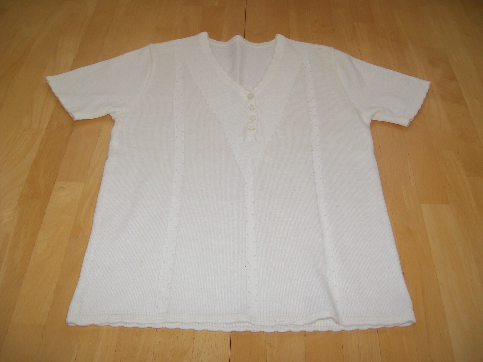 True Vintage 1980’s Ivory Button Collar Lightweight Knit Sweater Small VTG