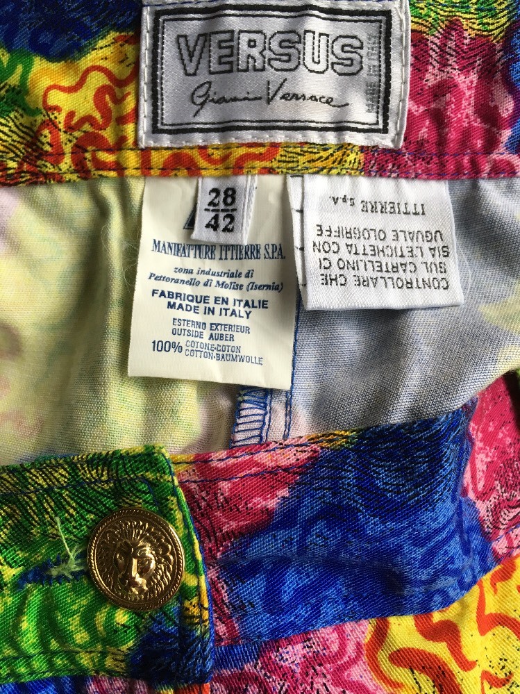 Vintage Versus Versace Print Womens Jeans Gold Chain And Medallion LNC Sz 28/42