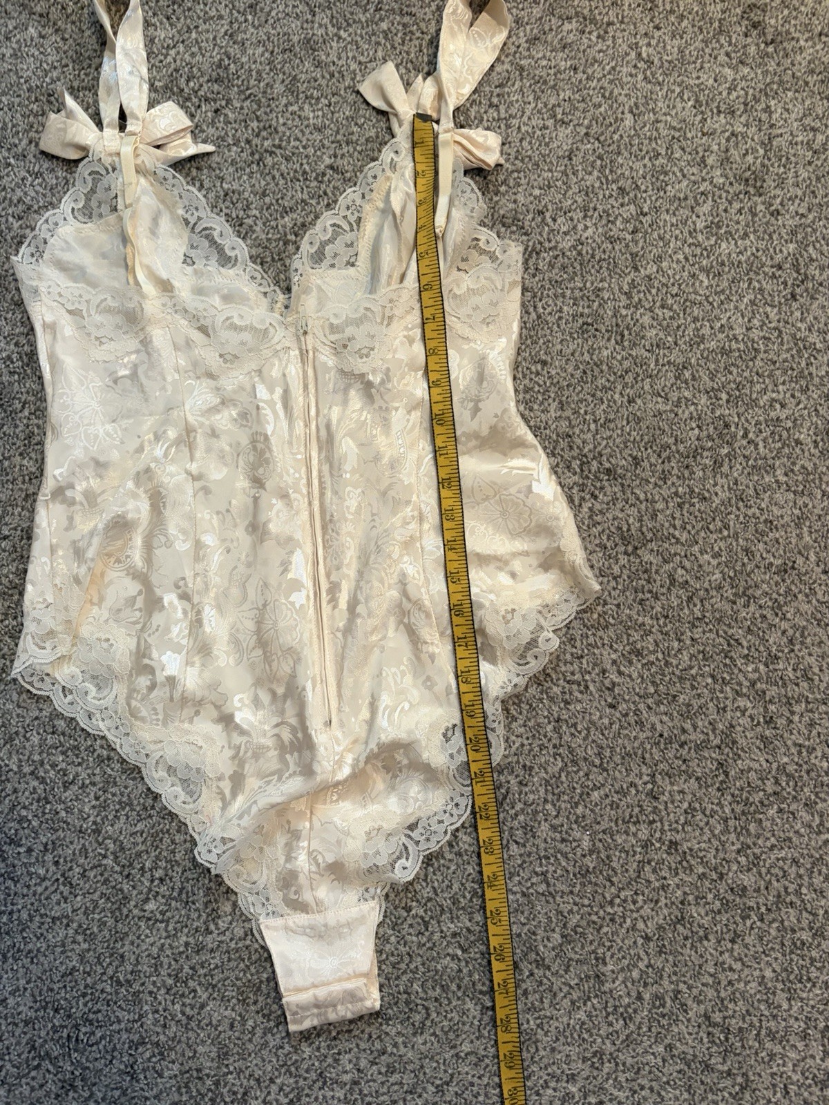 NWT Vintage Victoria’s Secret Gold Label Cream Lace Bridal Teddy Lingerie Size L