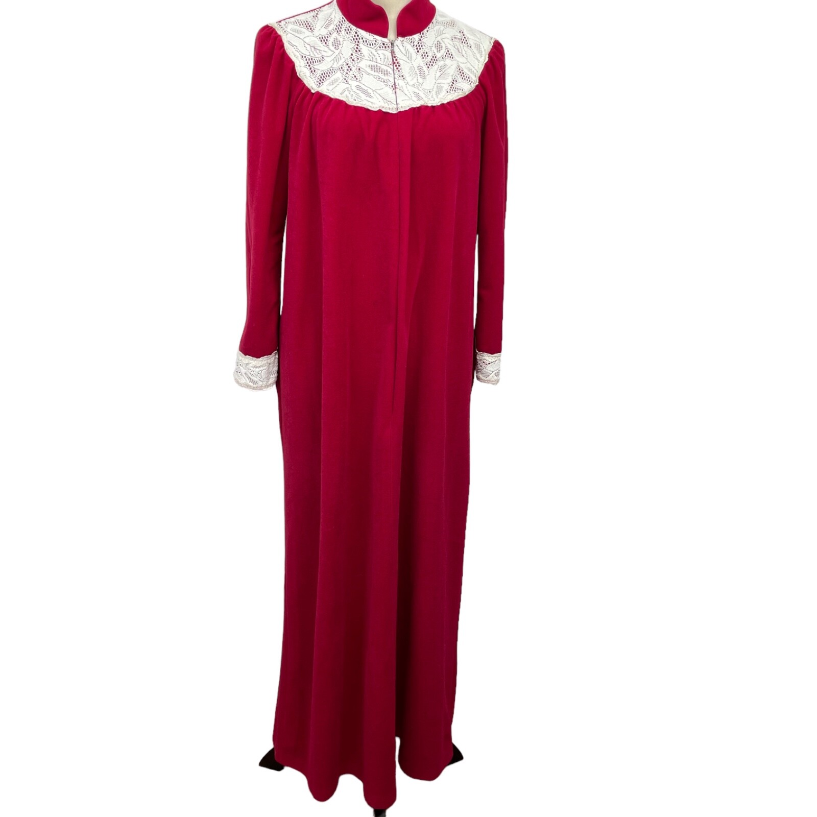 Vtg Vanity Fair Long Robe Women’s S Front Zip 2 Pockets Lace Neck and Cuffs USA