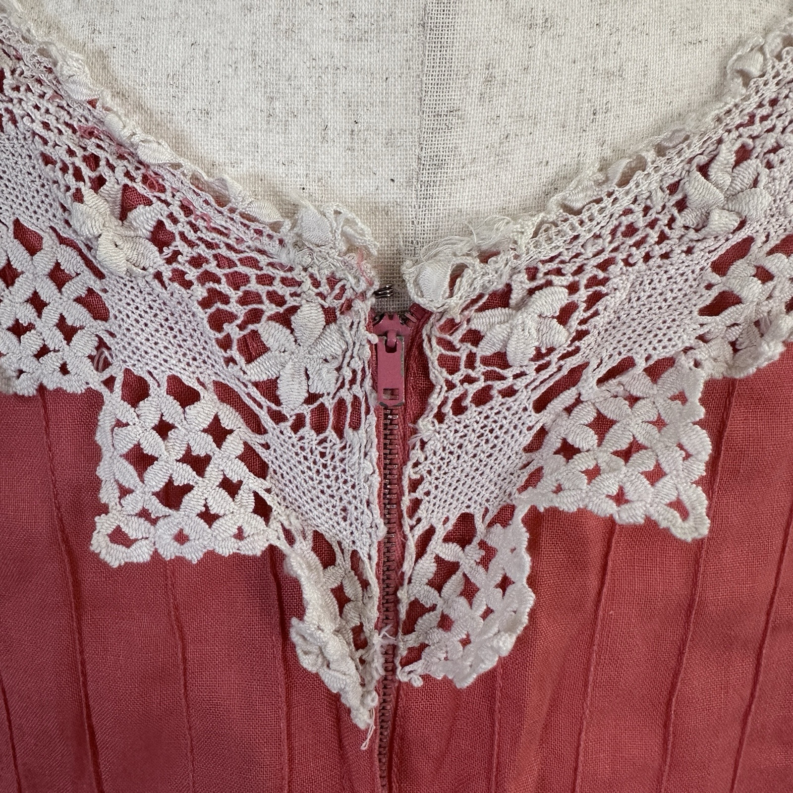 Vintage Drop Waist Lace Dress Size M / L Lace Collar Puff Sleeves Romantic
