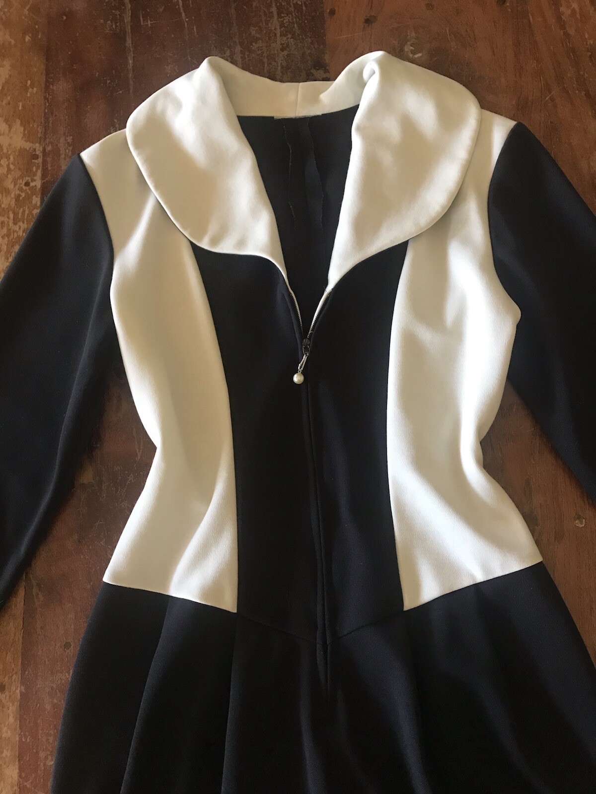 VTG 80s black & white classic dress decorative pearl zipper fitted look timeless