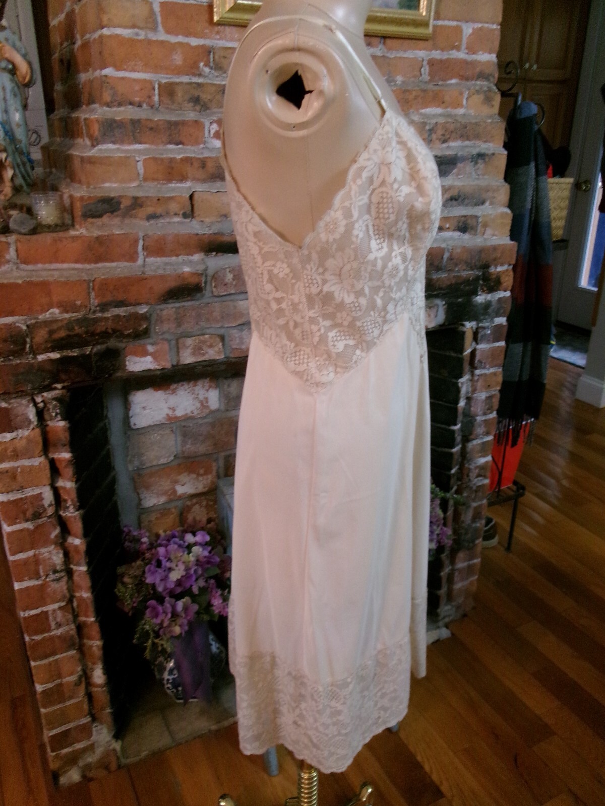 Reduced VTG VANITY FAIR CHIFFON NYLON SLIP DRESS BEIGH OPULENT CHANTILLY LACE 34