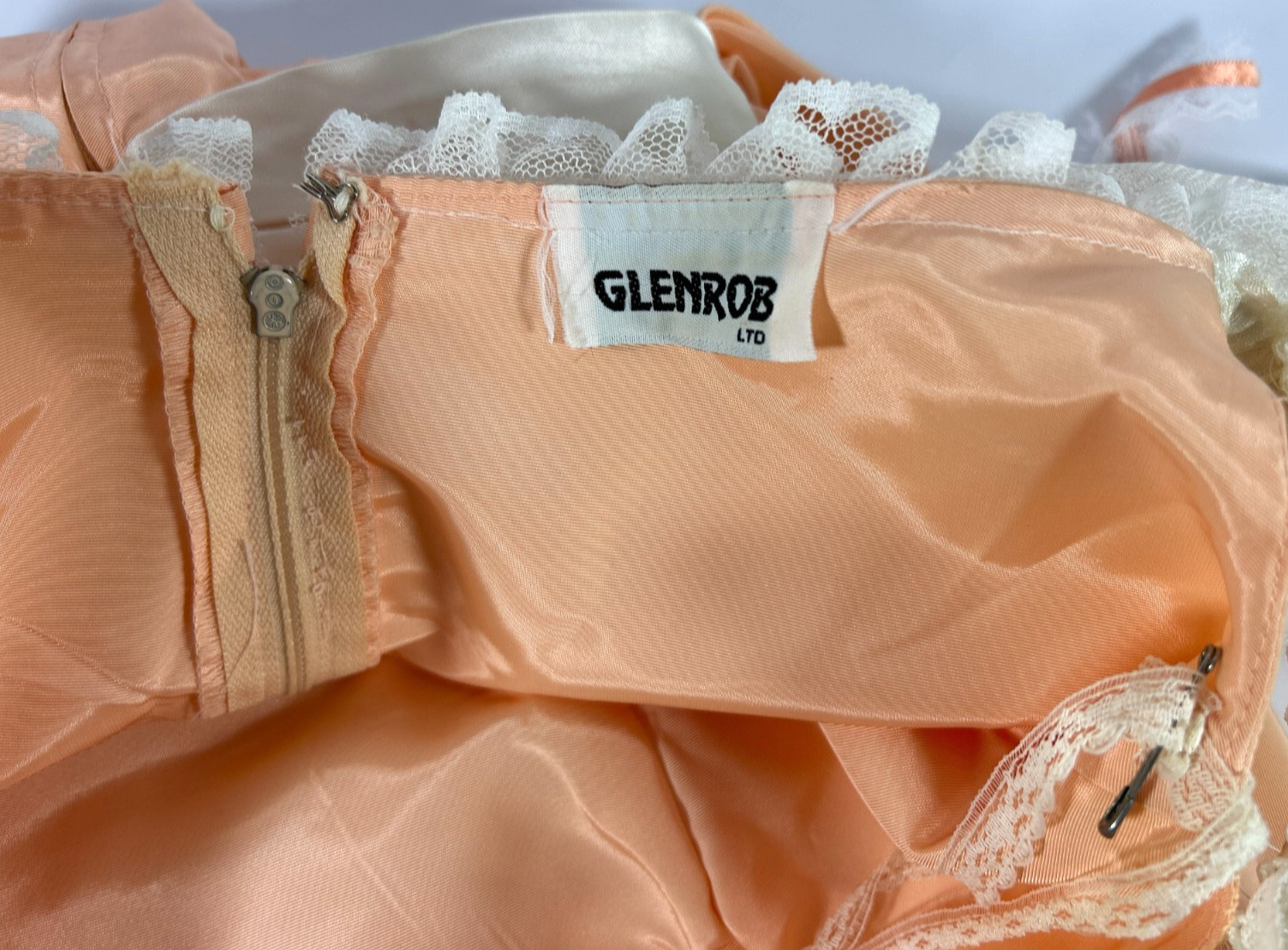 Glenrob Vintage 1980s Girls Prom Dress Peach Size 3-4 w/Lace & Rose X Small