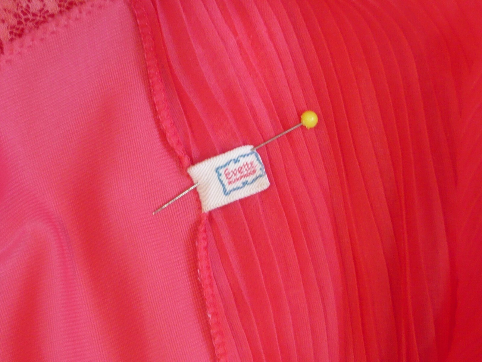 EVETTE RUNPROOF vintage 50s red NYLON SLIP sheer pleats 38