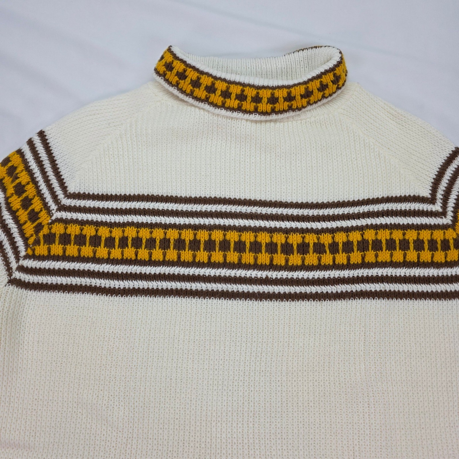 Vintage Glamour Knit Turtleneck Sweater Sz Medium White Yellow Brown Geometri