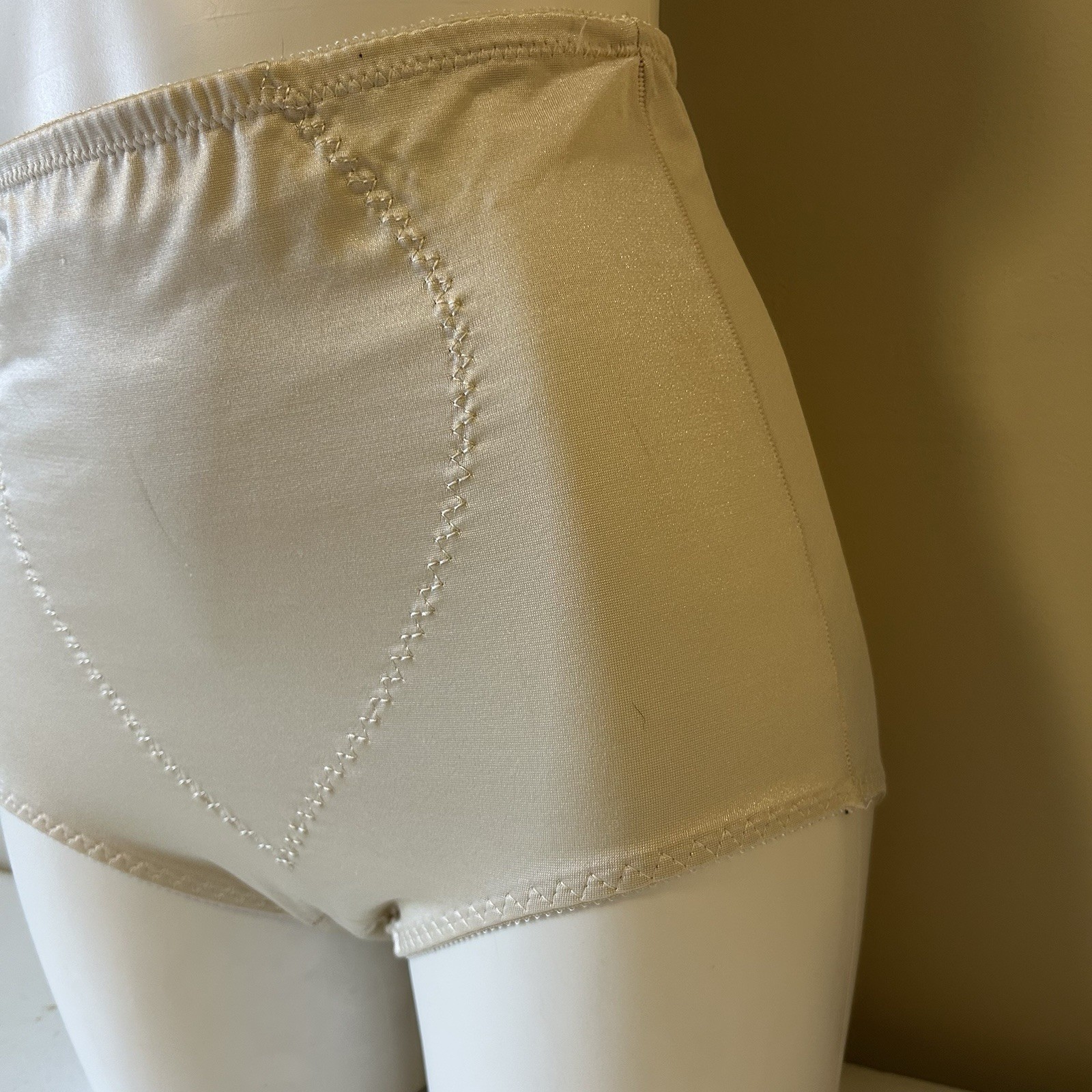 Vintage Bali Smooth Silky Hi Leg XL Brief Panties Ivory High Waist Second Skin