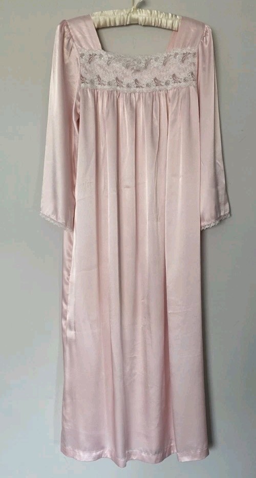 Vtg 90’s Oscar De La Renta Pale Pink Liquid Satin Nightgown Lace Trim! XS