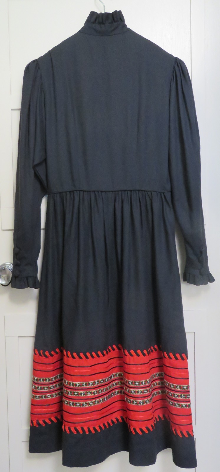 Folk Dress 70s Boho Black Floral Embroidered Long Leg Of Mutton Sleeve Sm/Md LNC