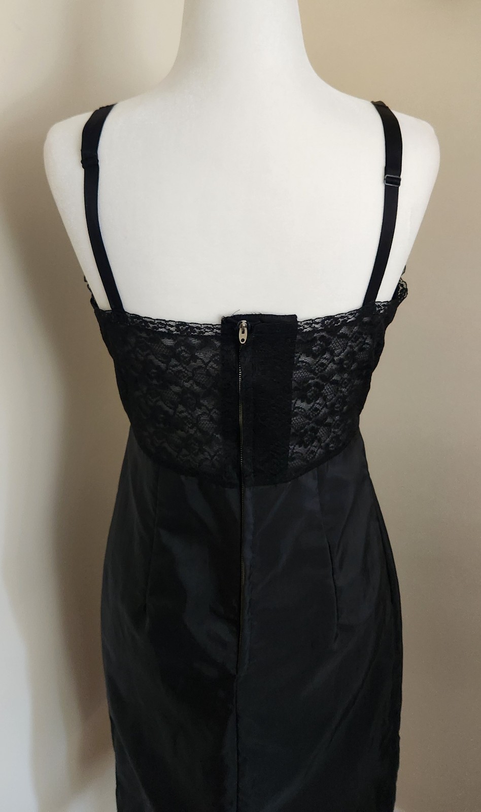 True vintage 1950s ST.MICHAEL black lace & nylon slip 38 B/28 W great condition