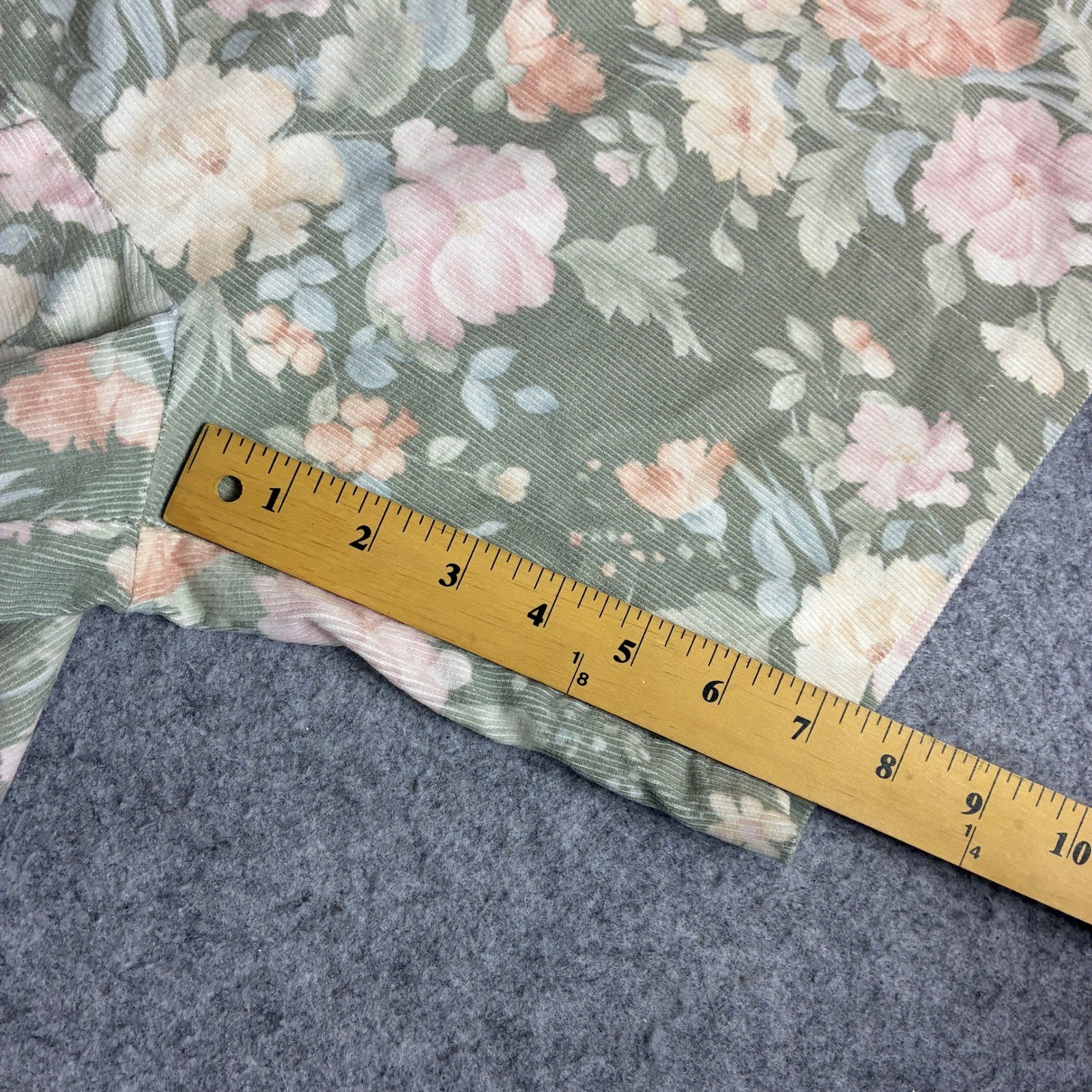 Darlyn Designs Vintage Women’s W30 Floral Corduroy Shorts High Waist Sage Green