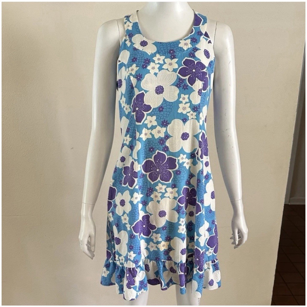 1960s Evelyn Pearson Hawaiian Mod Dress Keyhole Back Floral Mini Talon Zip VTG