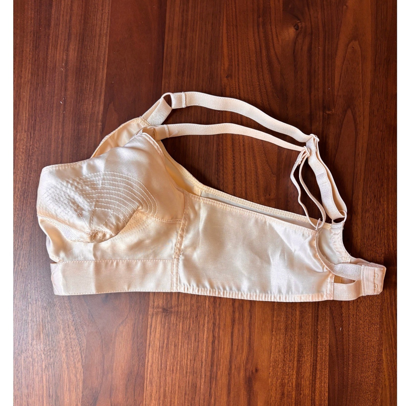 Pinup Rockabilly What Katie Did Bullet Satin Spiral Stitch Peach 34C Bra